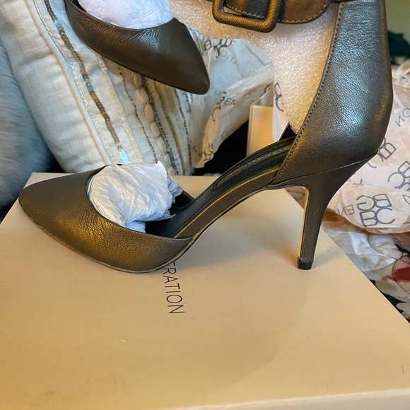 BCBG ANKLE STRAP HEELS - Picture 3 of 4